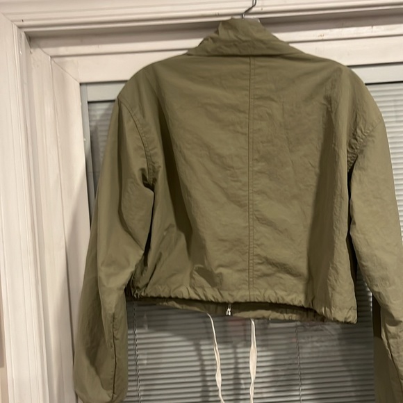 SO Goods For Life, NWOT, army green cropped jacket, double front pockets - Picture 5 of 5